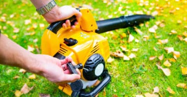 how to start a leaf blower