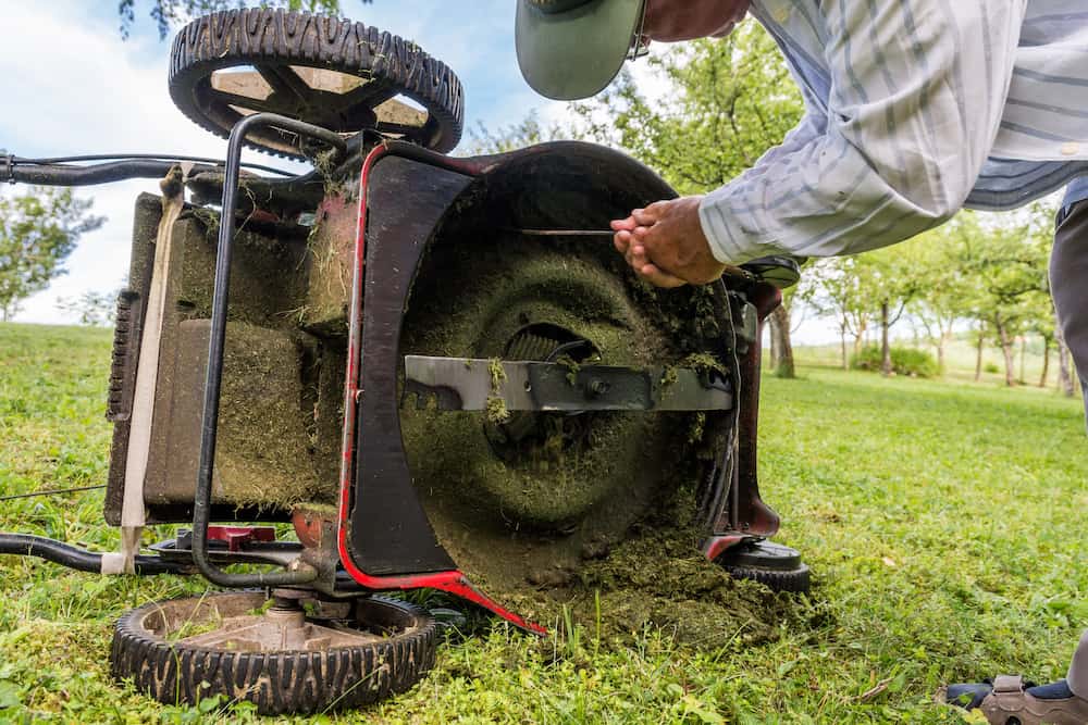 tips on how to sharpen lawn mower blades without removing